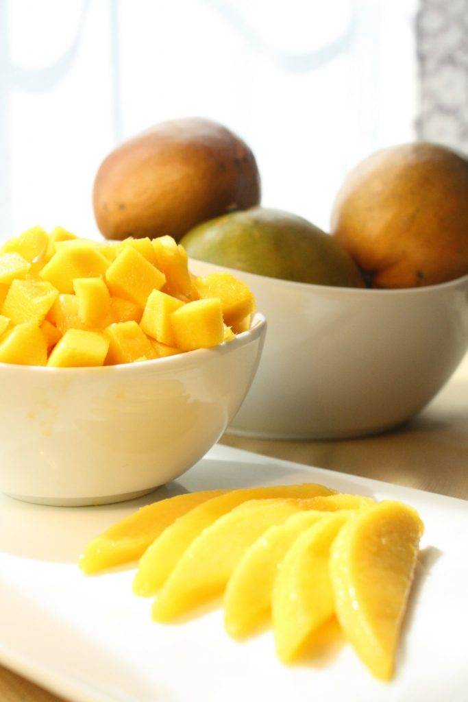 Learn how to cut a mango, simply and quickly! Chef Danielle gives you step-by-step instruction on how to slice and dice a mango with ease!
