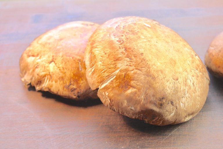 Cómo limpiar los champiñones Portobello Cooking Clarified Following