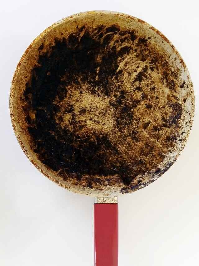 Use Baking Soda to Clean Pots & Pans